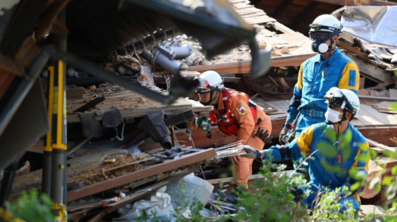 Sube a 34 la cifra de muertos por terremoto de magnitud 7.1 en Kumamoto, Japón; mantienen la búsqueda de desaparecidos