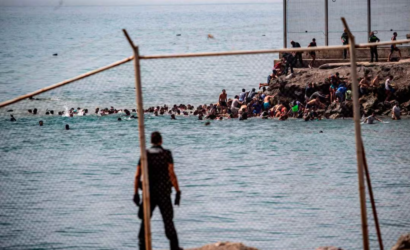 Mueren 34 migrantes en crisis de Ceuta; España repatria a más de 25 mil personas