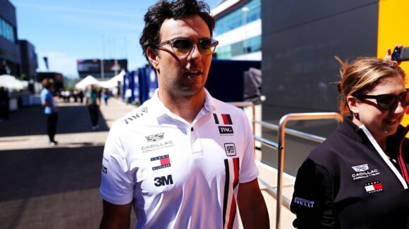 ¿Traición a México? ‘Checo’ Pérez estrena casco con inspiración estadounidense en el GP de Gran Bretaña