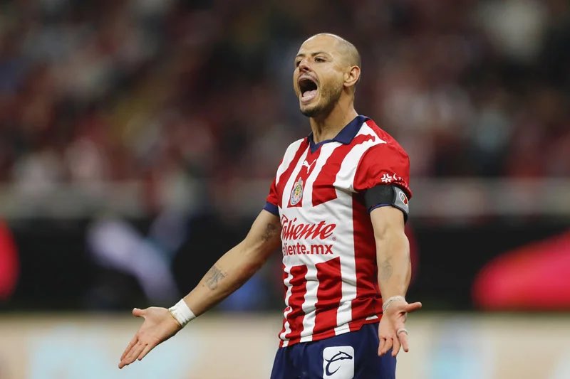 ‘Chicharito’ Hernández revela en carta pública su versión sobre cómo fue su regreso a Chivas.