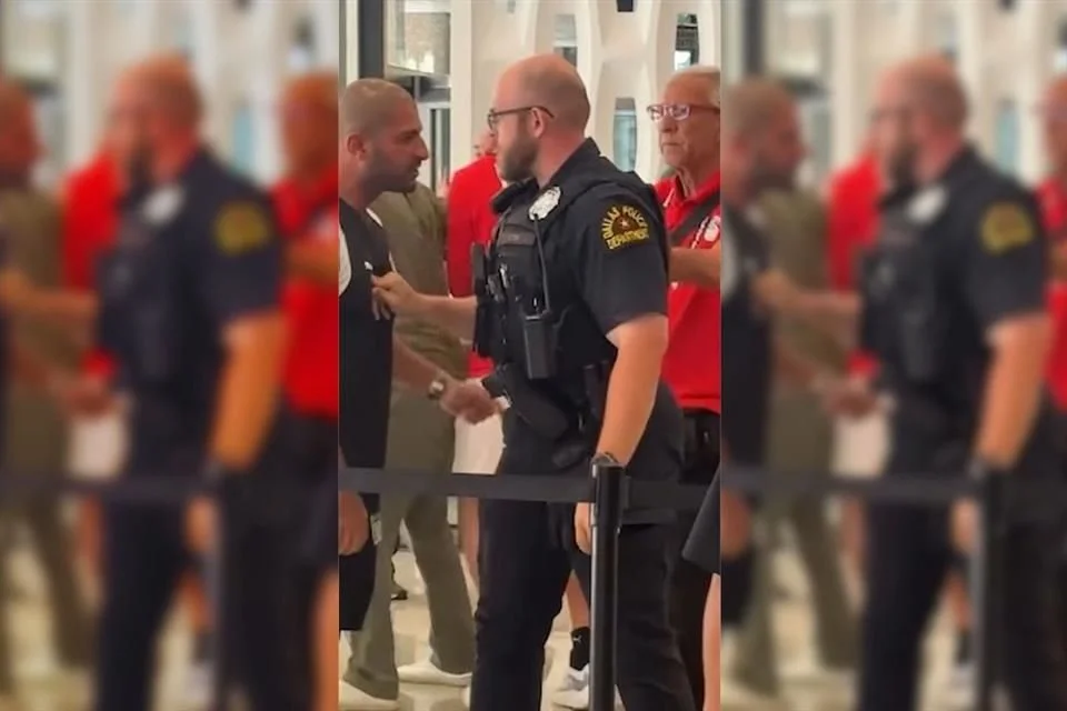 ¿Qué pasó? Policía de Dallas forcejea con directivo de la Selección de Egipto en hotel de concentración.