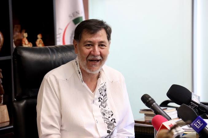 Gerardo Fernández Noroña insulta a presidenta de Uruapan, Michoacán y la califica de fascista.