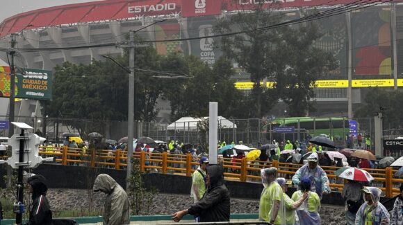 Partido de México vs Inglaterra se retrasa por protocolo de tormenta eléctrica