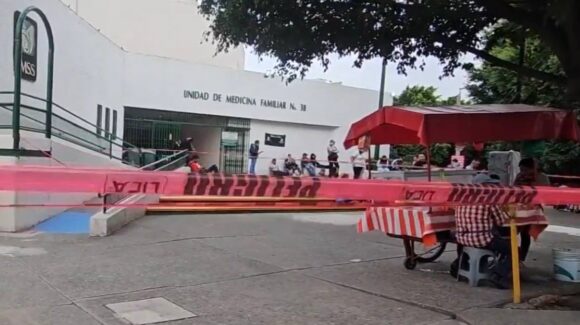 Hombre de 84 años muere afuera de una clínica del IMSS en Tlaquepaque, Jalisco