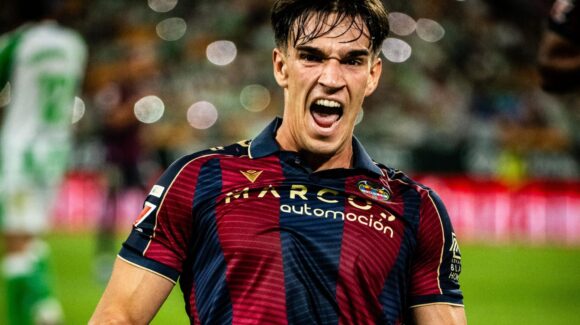 LaLiga: El Real Madrid firma al delantero español Carlos Espí por cinco temporadas