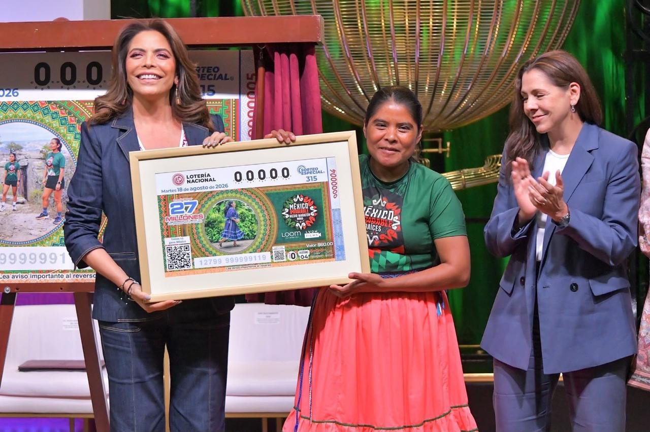 Lotería Nacional presenta billete conmemorativo a corredoras indígenas de México.
