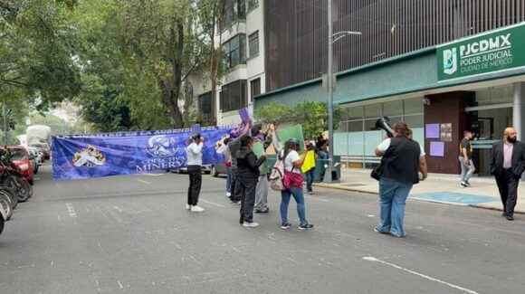 Bloqueos y manifestaciones afectan circulacion en la zona Centro de la Ciudad de México este sábado