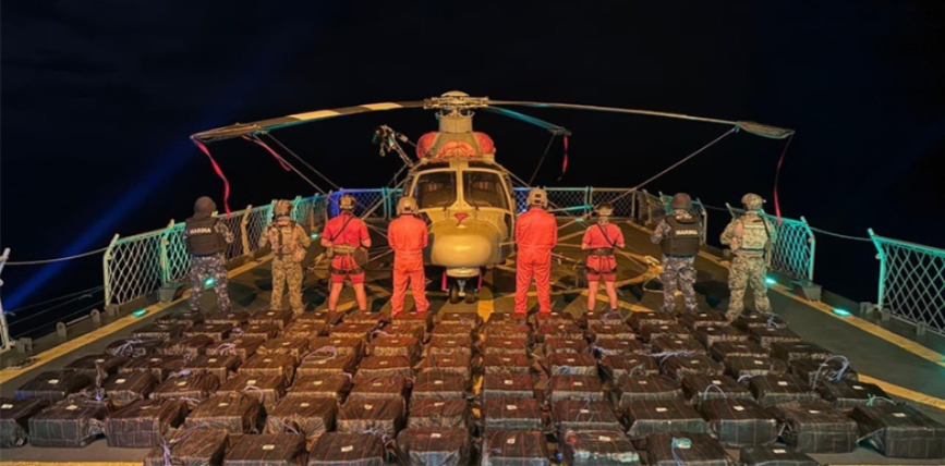Marina de México asegura tres toneladas de cocaína en operativo en el Océano Pacífico.