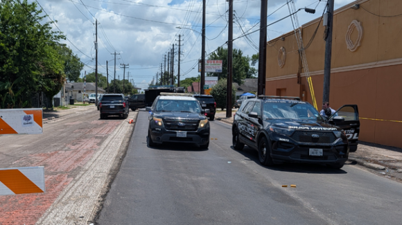 Muere mexicano durante arresto de ICE en Houston, Texas; lo acusan de embestir a un agente