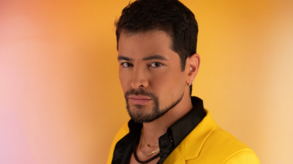 Moisés Peñaloza se convierte en el quinto habitante de La Casa de los Famosos 2026