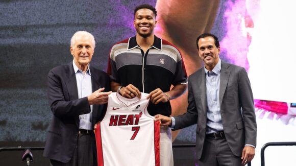 NBA: ¡Oficial! Giannis Antetokounmpo es presentado como jugador del Miami Heat