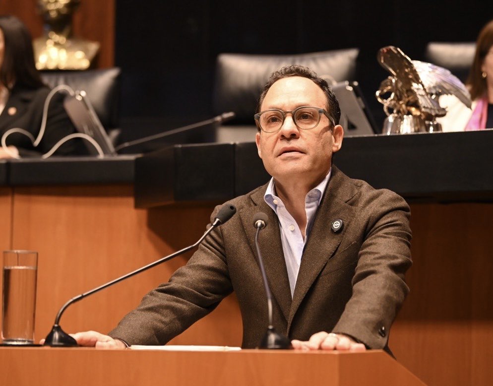 El senador Néstor Camarillo de MC alerta sobre riesgos de censura en lineamientos de derechos de audiencias.