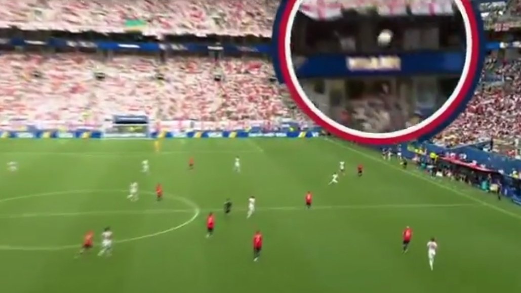 ¿Rozó un cable? Se desata la polémica en primer gol de Inglaterra en eliminación de Noruega.
