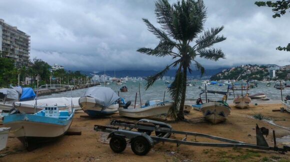 Servicio Meteorológico Nacional anuncia que onda tropical 18 traerá lluvias fuertes a gran parte de México