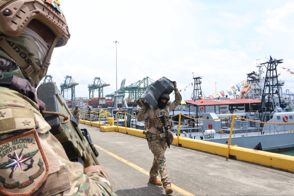 Aduanas de Panamá detecta irregularidades en cargamento de cigarrillos.