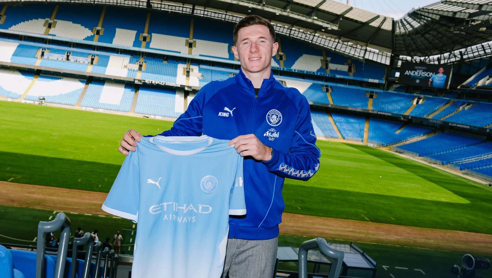 Premier League: Elliot Anderson fue presentado como jugador del Manchester City