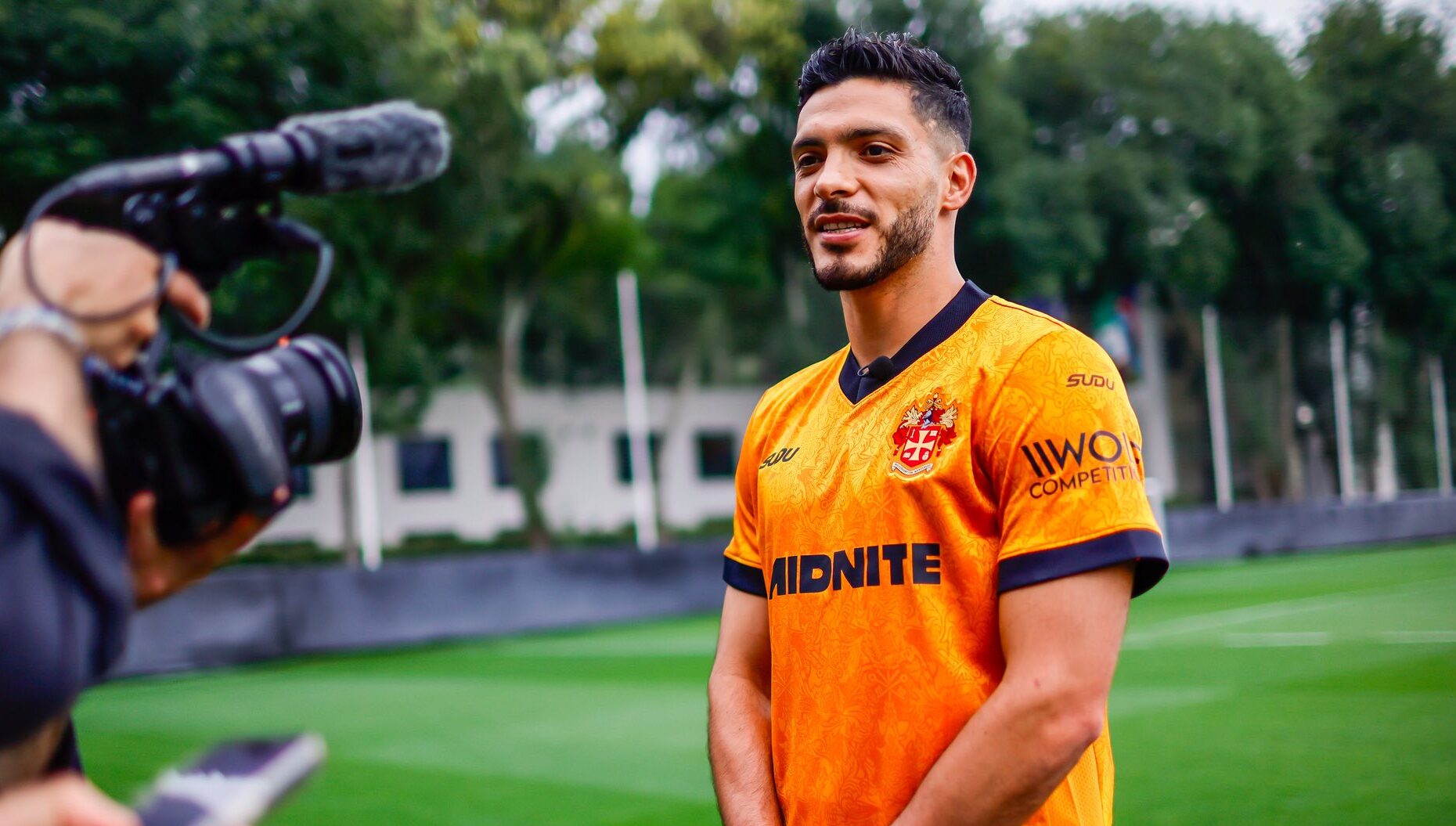 El delantero mexicano Raúl Jiménez reporta con el Wolverhampton Wanderers