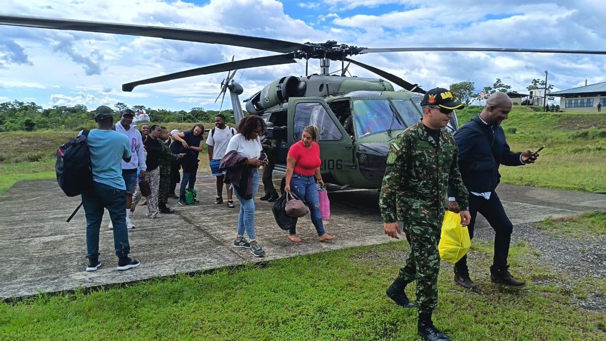 Ejército colombiano rescata a 39 personas secuestradas por el Ejército de Liberación Nacional.