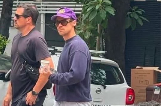 Harry Styles visita Chapultepec, cafés y taquerías en su paso por CDMX previo a su concierto.