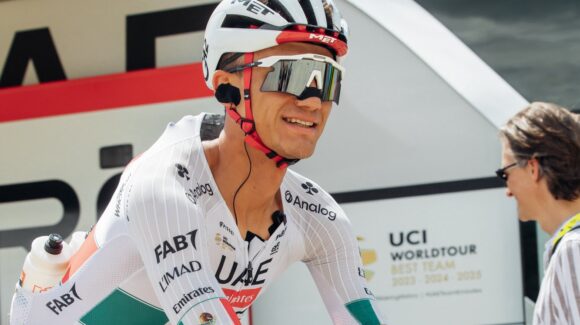 Isaac del Toro es felicitado por la presidenta Claudia Sheinbaum por su tercer lugar en el Tour de Francia