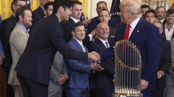 Donald Trump recibe a los Dodgers en la Casa Blanca y elogia a Ohtani rumbo a un posible tricampeonato