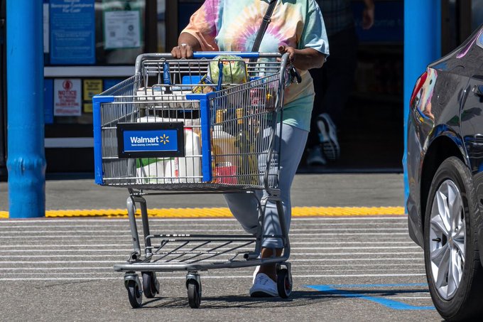 Walmart retira ensaladas de Taylor Farms por ciclospora en Estados Unidos.