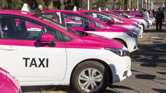 Taxistas de CDMX acusan corrupción policial y tarifas abusivas en Mundial 2026