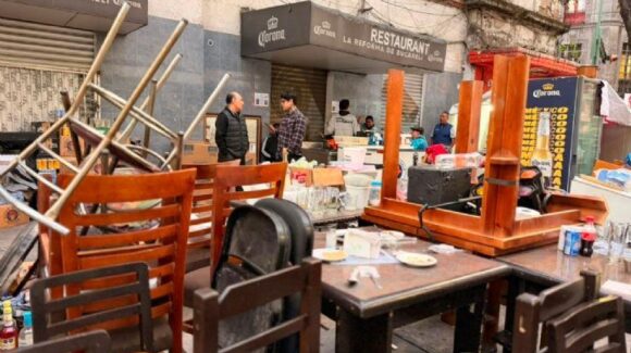 El fin de una era en Bucareli: Desalojan cantina histórica tras 80 años de tradición en la CDMX