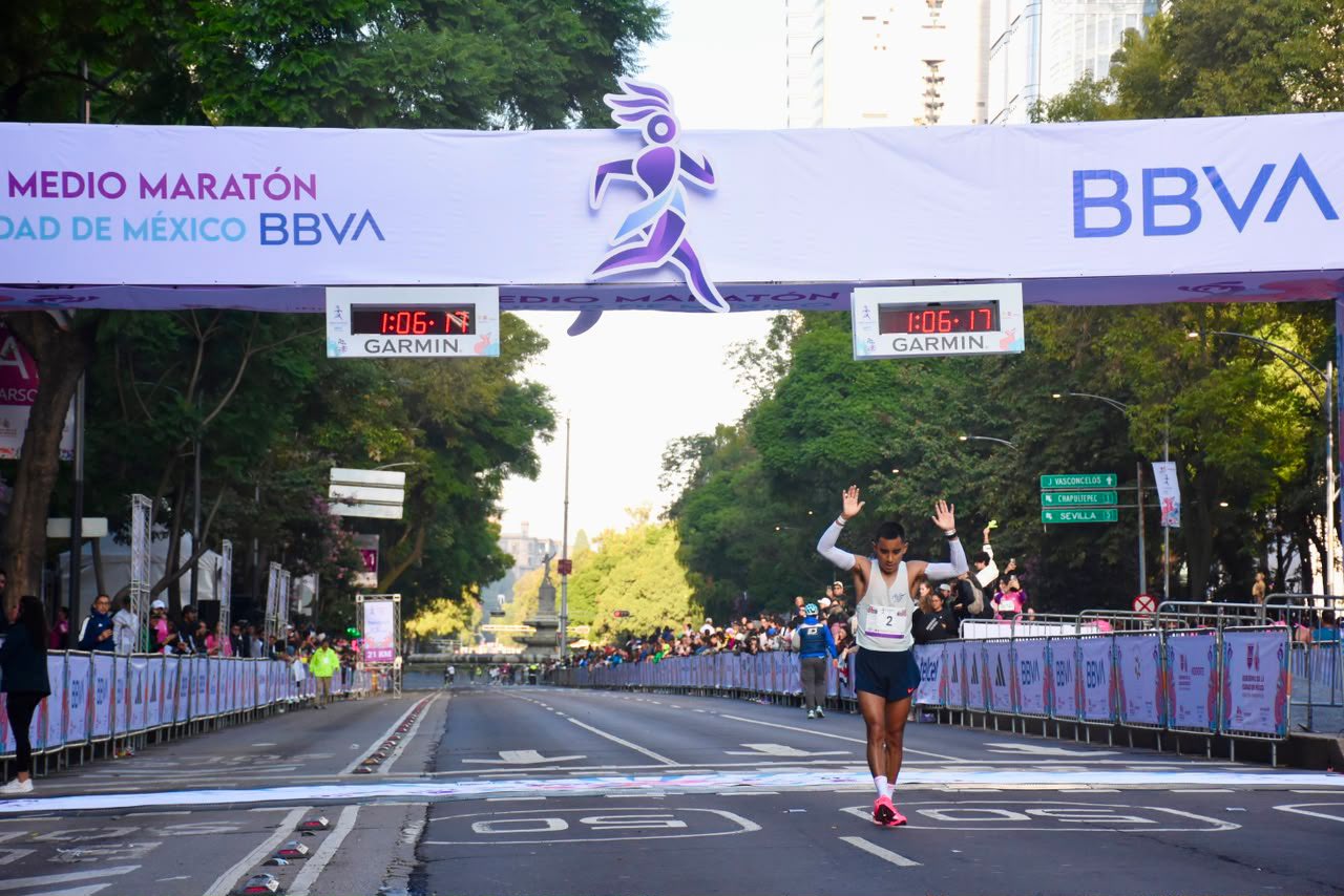 Ciudad de México recibe corredores de 32 países en el XIX Medio Maratón