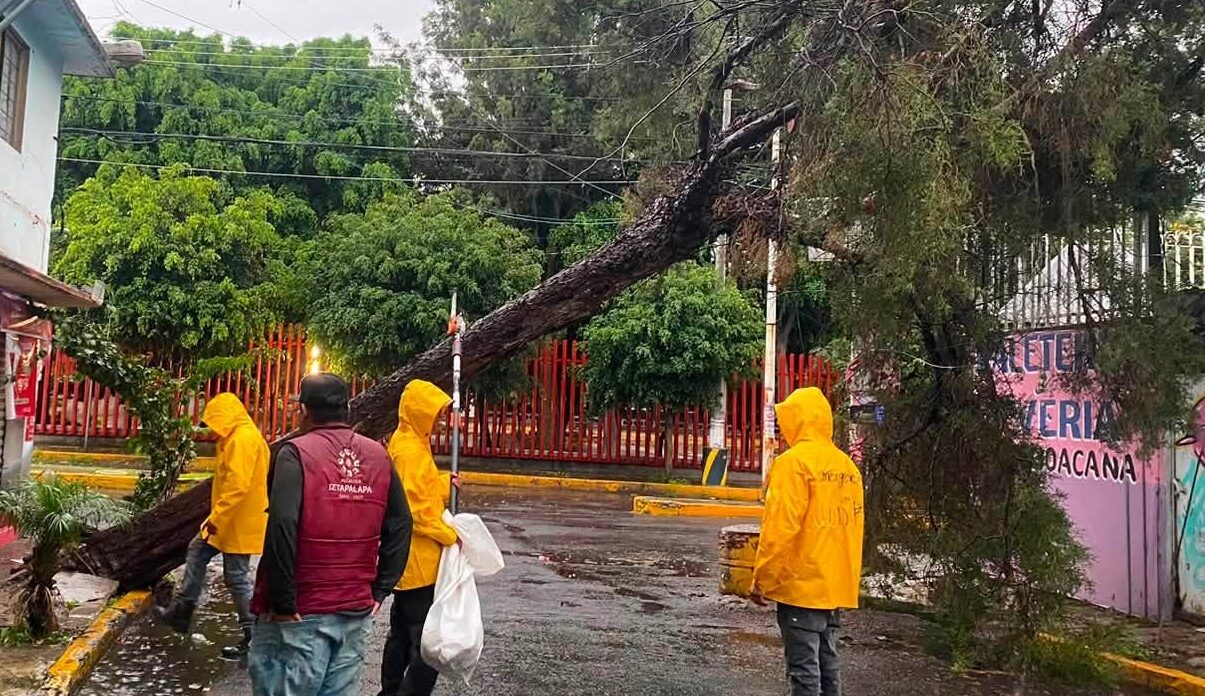 Tormenta colapsa el oriente de CDMX