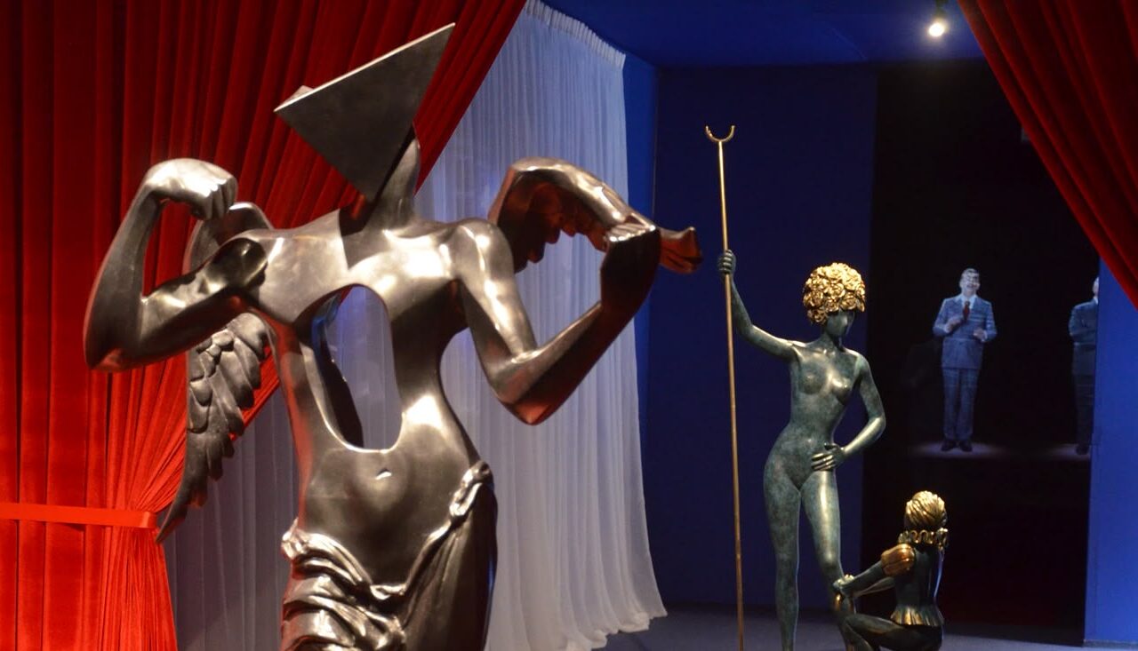 Dalí regresa al país que consideró más surrealista que sus pinturas