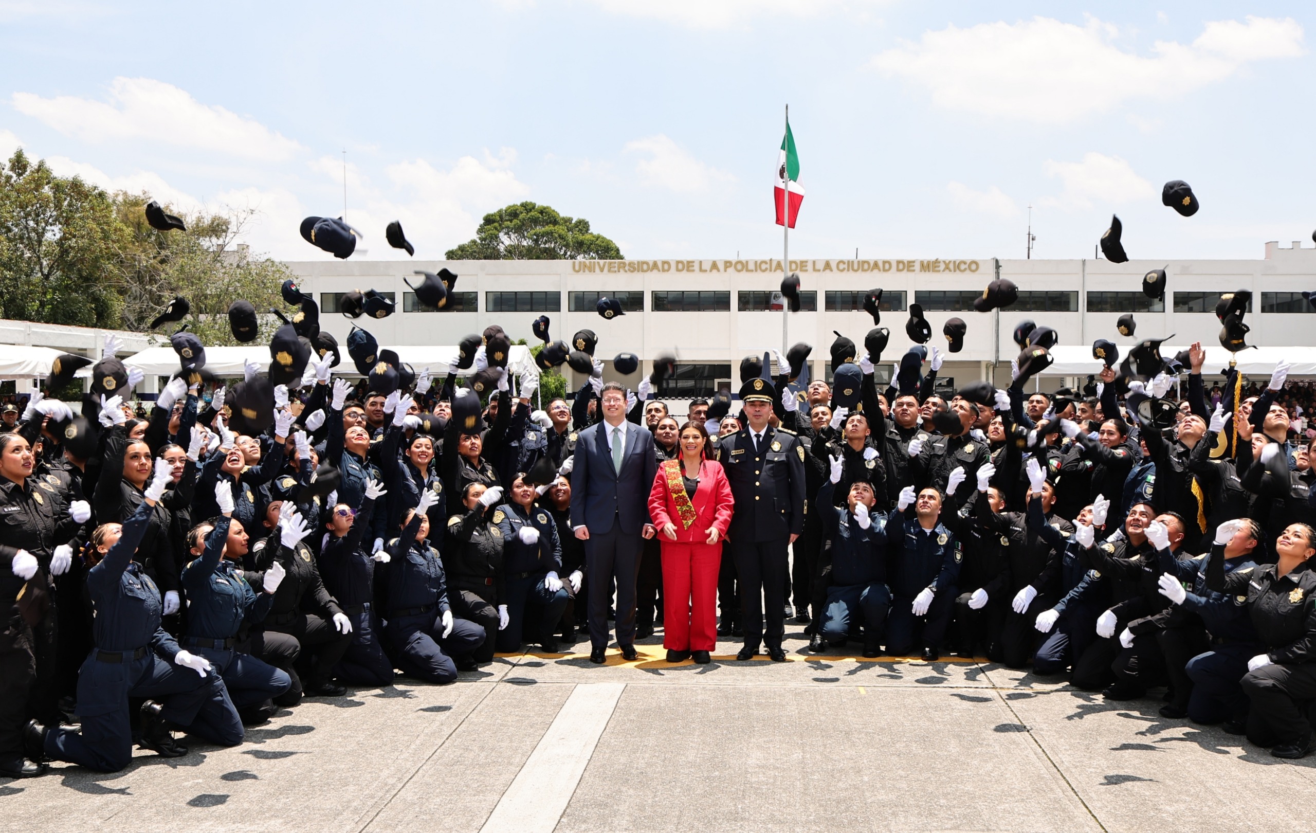 Ciudad de México tiene 426 nuevos oficiales tras graduación de elementos de la Universidad de la Policía