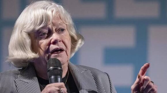 La fiscalía británica presenta cargos contra un hombre acusado del asesinato de una exdiputada conservadora en Reino Unido