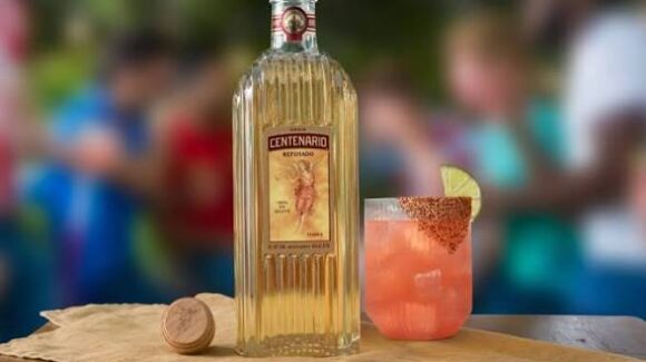 Cofepris alerta sobre falsificación y adulteración de una marca de tequila reposado en plataformas digitales