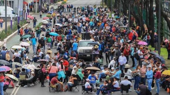 CNTE avanza hacia la avenida José María Izazaga en la marcha de hoy jueves 16 de julio en CDMX