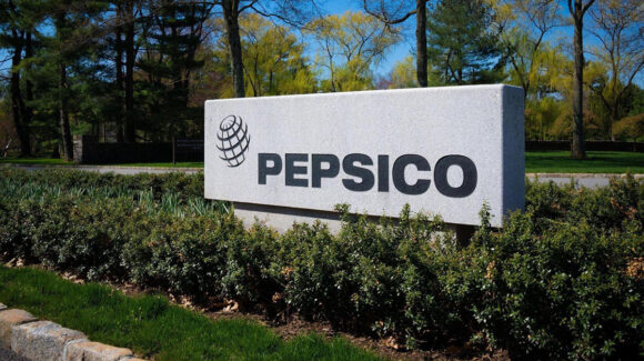 PepsiCo México niega amenazas e intento de extorsión antes del incendio que destruyó casi 50 camionetas en Matamoros, Tamaulipas