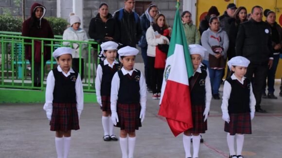 “La bandera es de todos”: El giro de la SEP que busca democratizar las escoltas en la CDMX