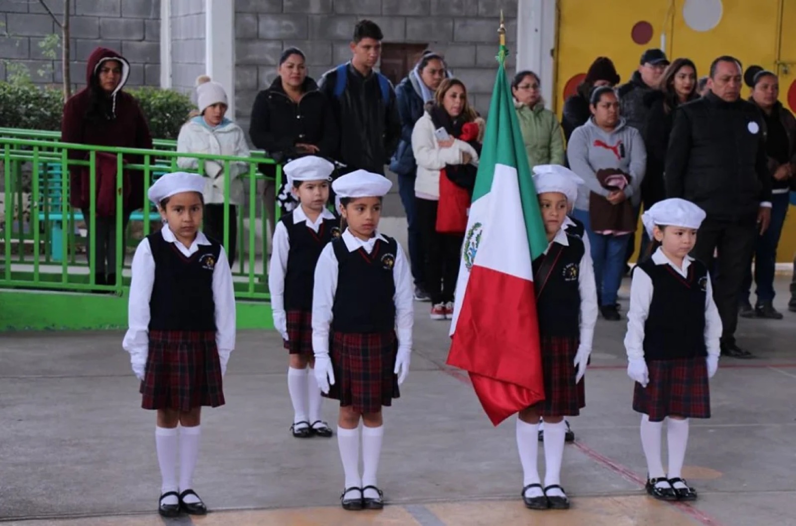 "La bandera es de todos": El giro de la SEP que busca democratizar las escoltas en la CDMX