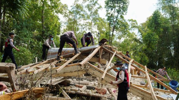 Terremoto en Indonesia: Suman 53 muertos, 130 heridos y más de 5 mil evacuados