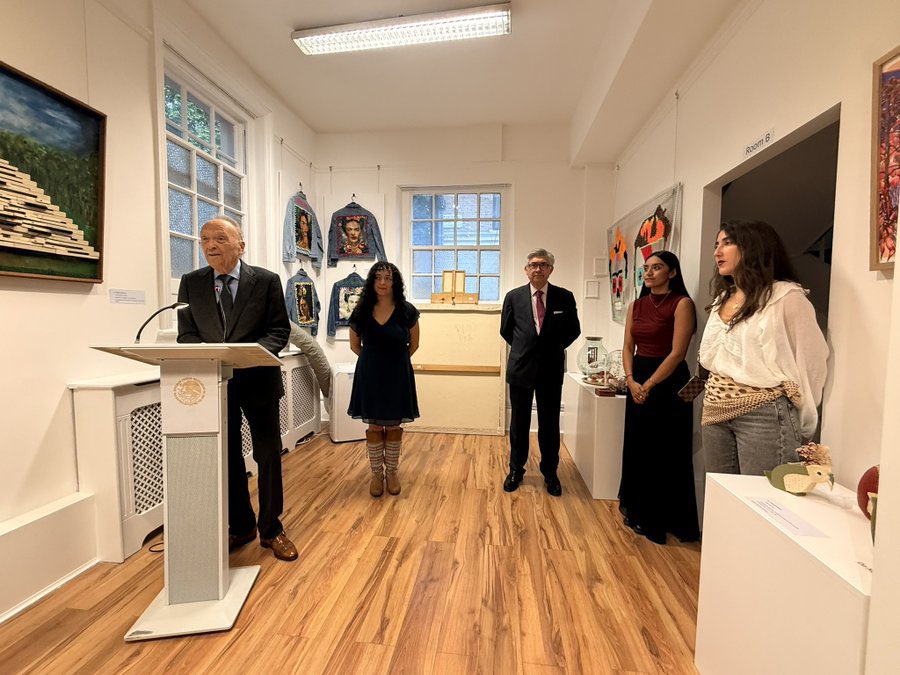 Gertz Manero reaparece en Londres como embajador de México.