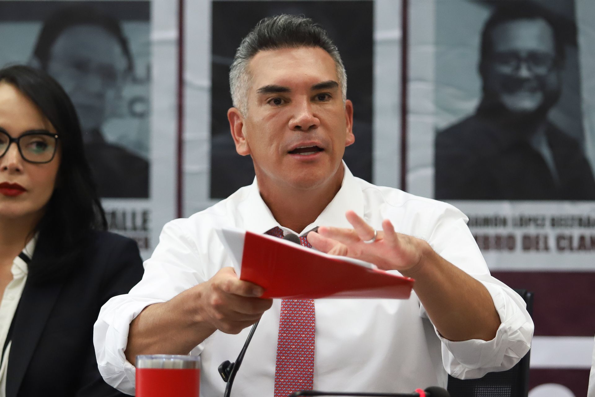 Dirigente del PRI, ‘Alito’ Moreno rechaza acusaciones de la FGR y denuncia persecución política.