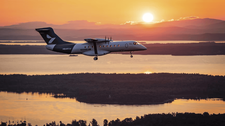 Avión eléctrico más grande del mundo de Heart Aerospace realiza su primer vuelo con éxito en Nueva York.