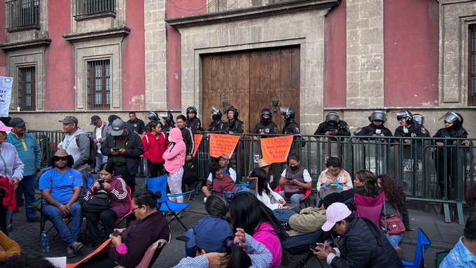 CNTE logra más de mil 300 plazas nuevas para Oaxaca tras reunión con Claudia Sheinbaum.