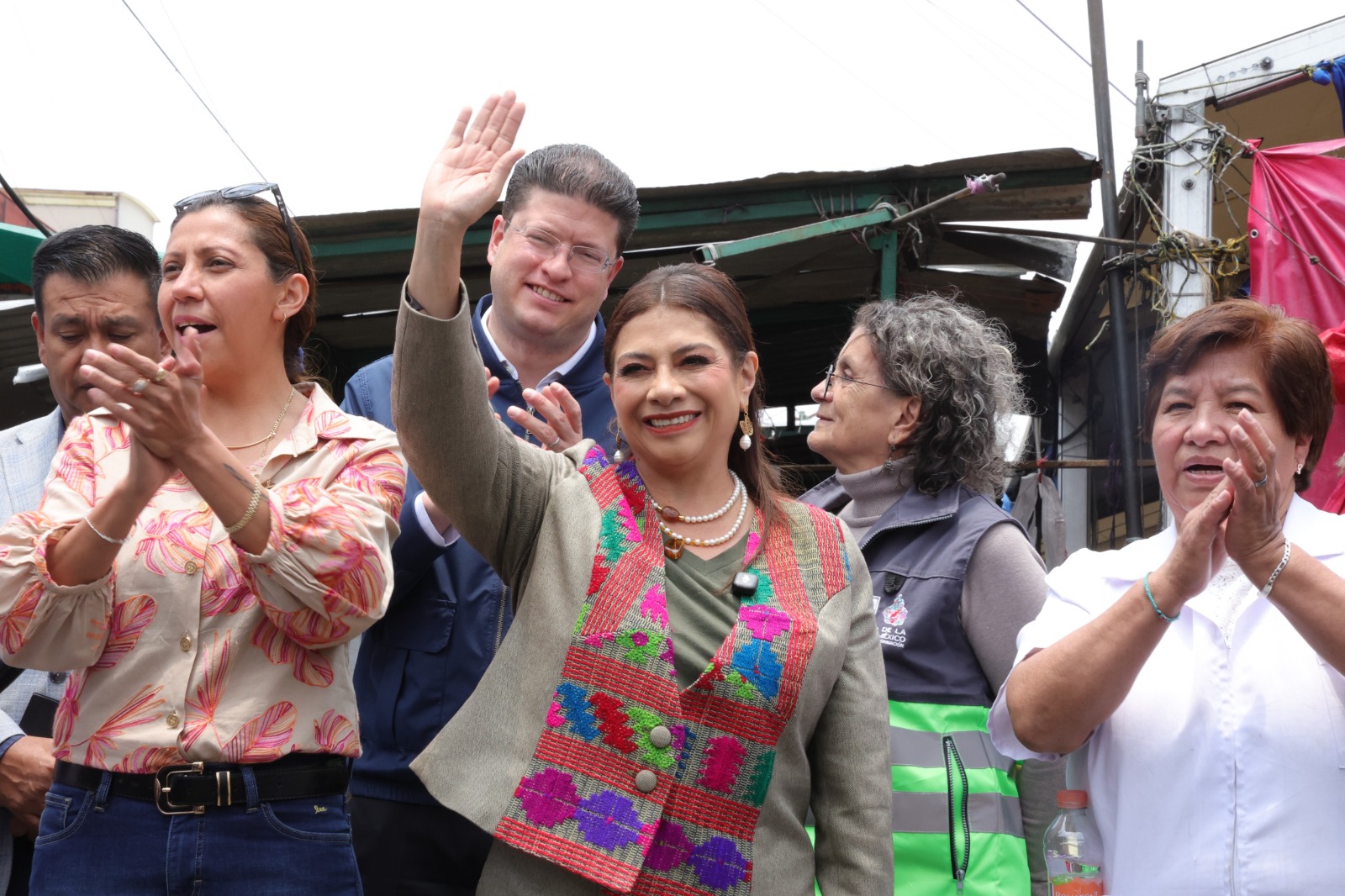 Clara Brugada supervisa rehabilitación eléctrica del mercado La Merced.