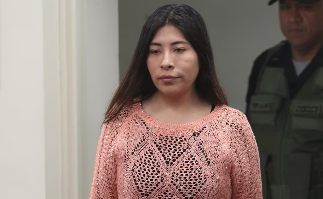 Betssy Chávez, exprimera ministra de Perú, llega a México