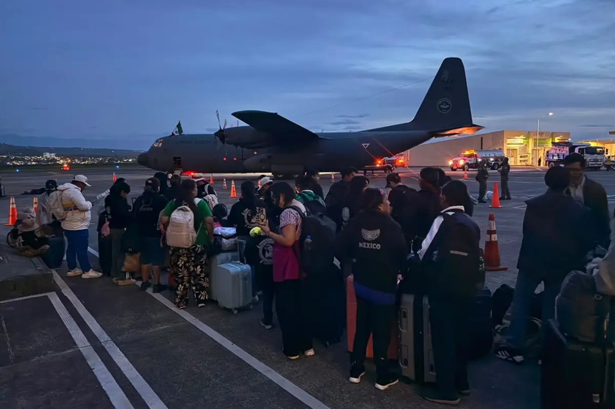 Repatrian a 36 mexicanos desde Colombia tras el sismo de 7.4