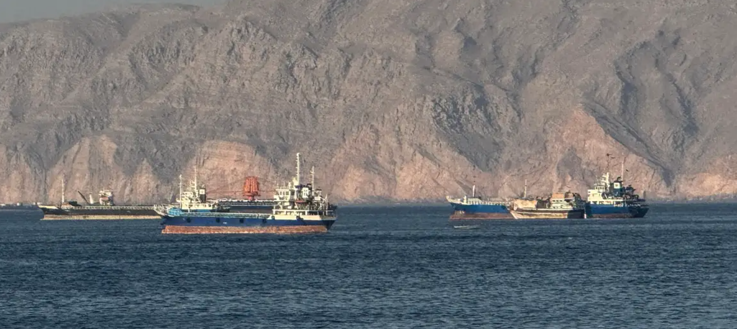 Irán dice controlar Estrecho de Ormuz contradiciendo a Trump