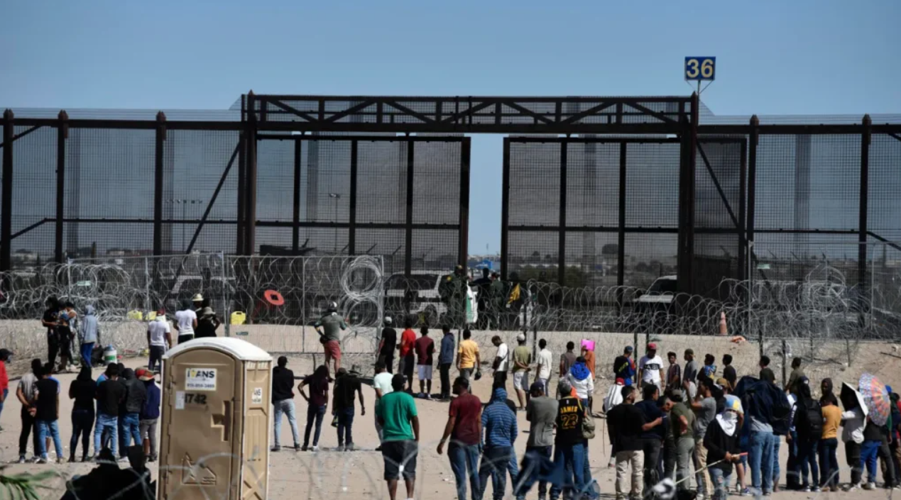 Corte de EU avala deportación expedita de 750 mil migrantes