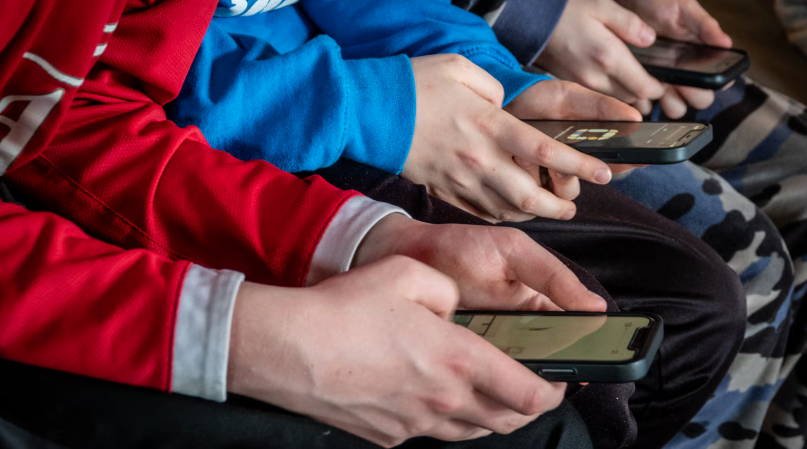 Tribunal de Francia bloquea ley que prohibía a los menores de 15 años usar redes sociales