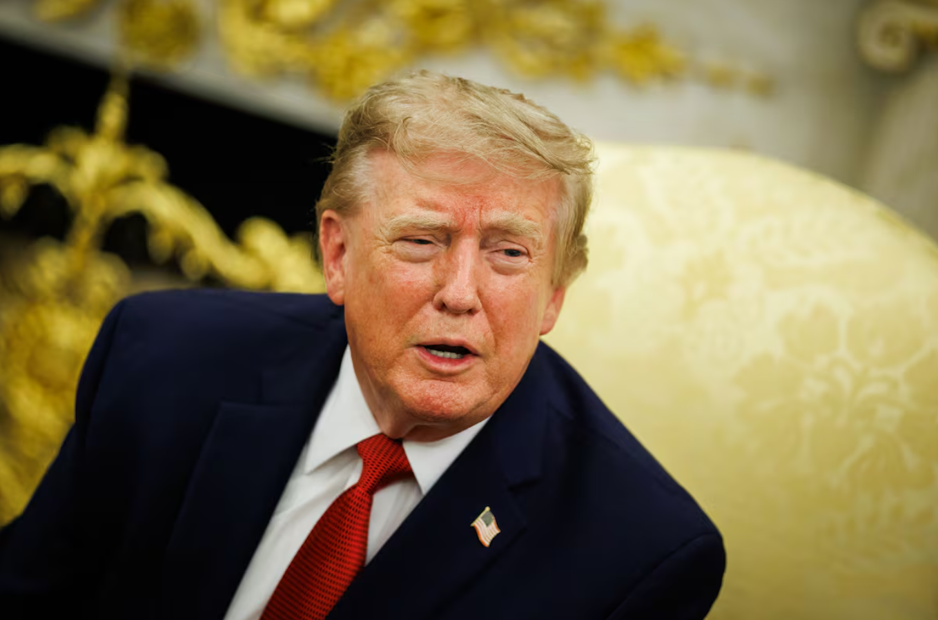 Trump publica una imagen en la que declara el estrecho de Ormuz